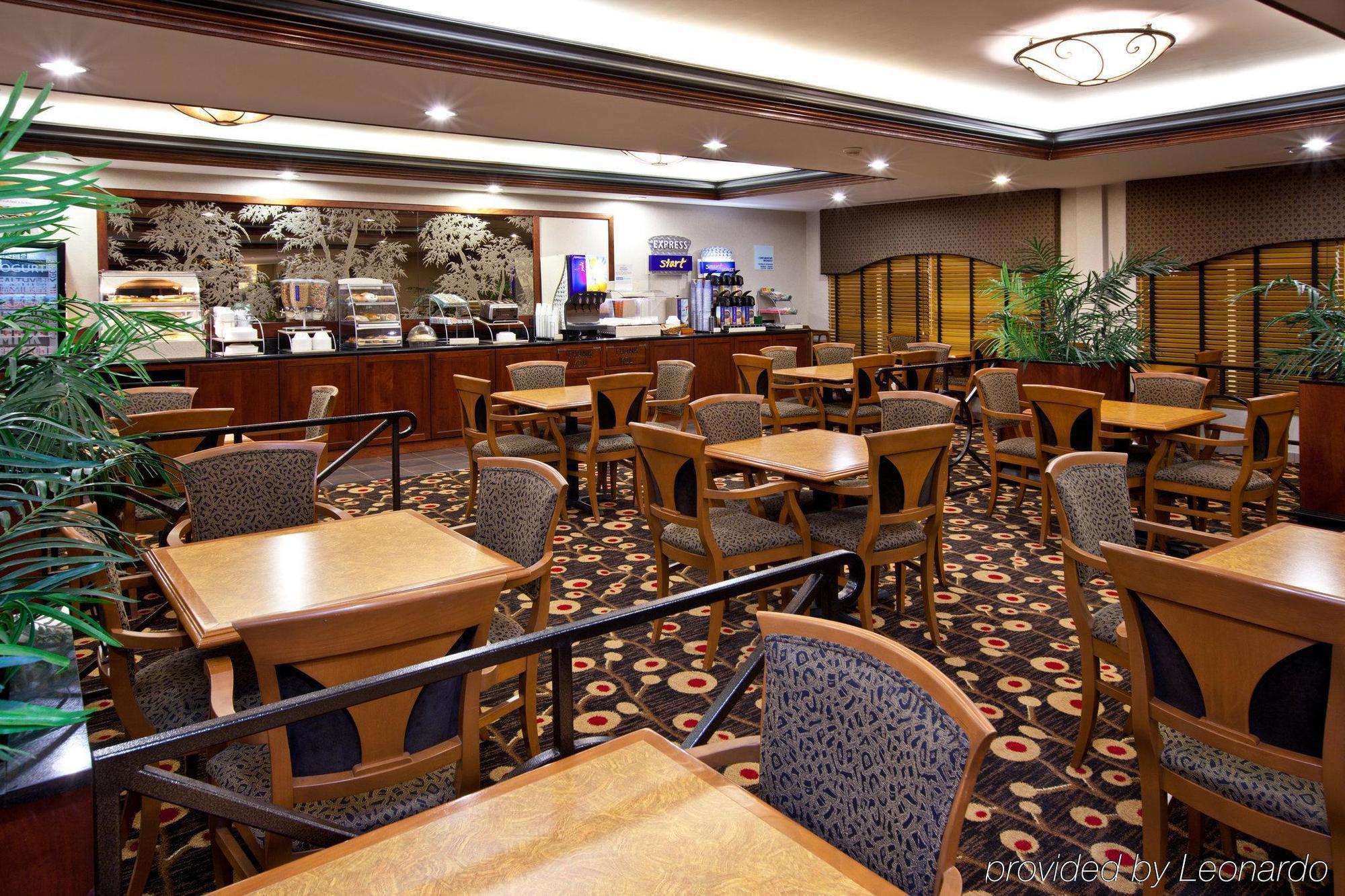 Holiday Inn Express Hotel & Suites Greenwood Exterior photo
